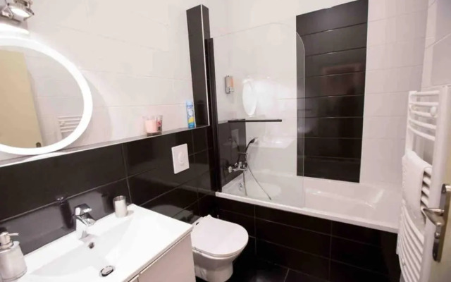 La cour du faubourg 3