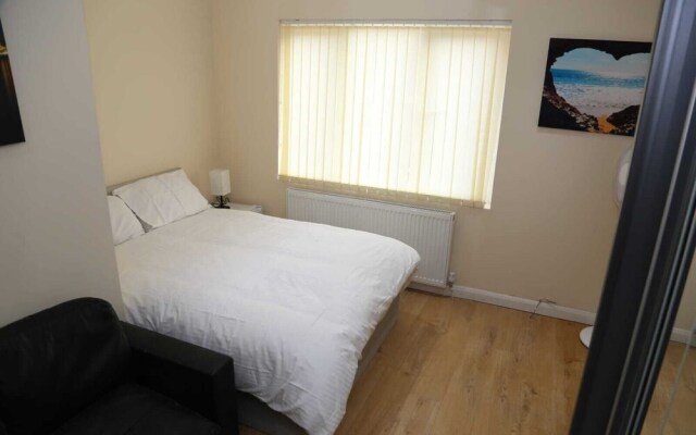 Budget 4-bedrooms In Thamesmead