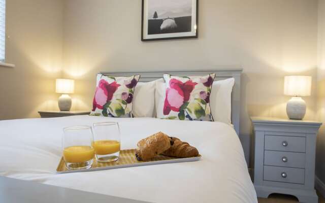 Elliot Oliver Cotswold Style 4 Bed House