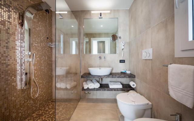 Hotel Tritone