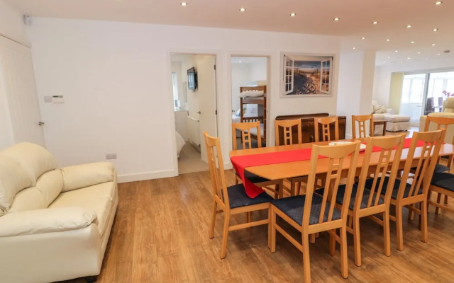 Top Of The Lane Luxury Holiday Apartment