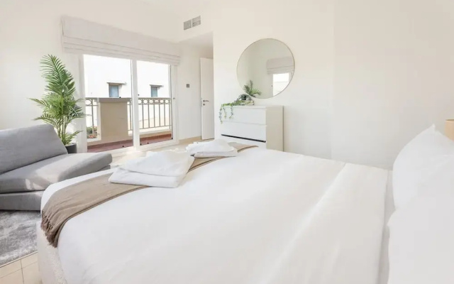 Luxurious Spacious 3-bedroom Villa With Private Pool at Springs 10
