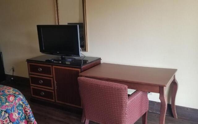 Family Inns of America