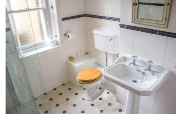 Albert Cottage Hotel