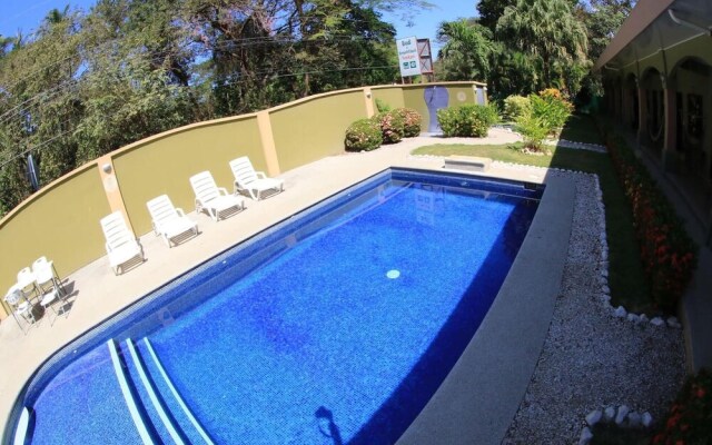 Nicely Priced Hotel Room With 2 Beds in Potrero With Pool - TV and AC