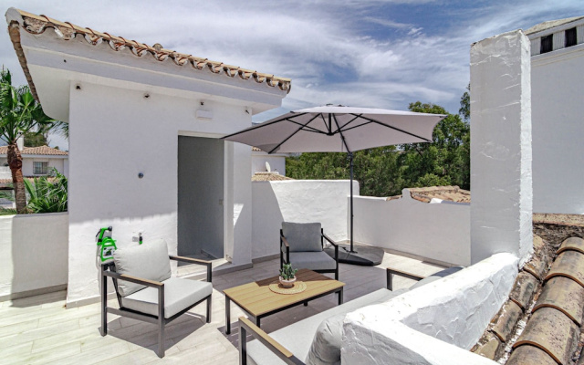 Lnm5.30 - Great Location With Private Roof Terrace