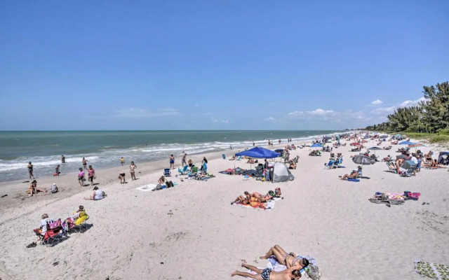 Luxe Naples Escape: Walk to Beach & Downtown!