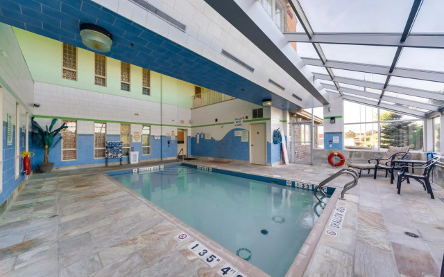 Monte Carlo Inn Barrie Suites