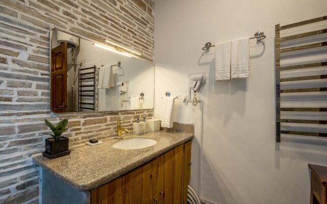 Moonstone, Bhopal, Amã Stays & Trails