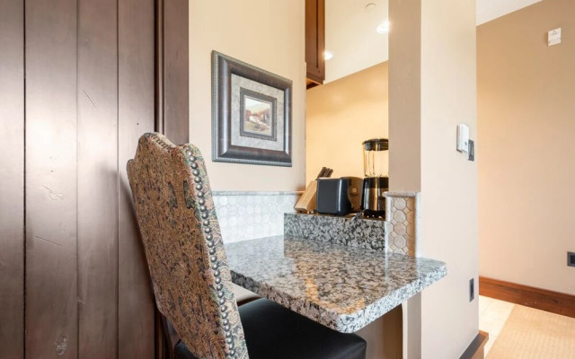 Arrowleaf Lodge - 1 Bed Studio #100a