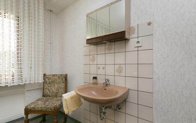 Beautiful Apartment in Winnen near Forest and Town Centre