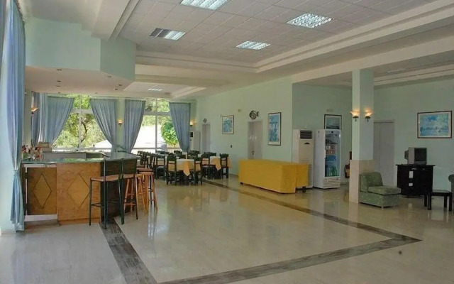 Paramonas Hotel