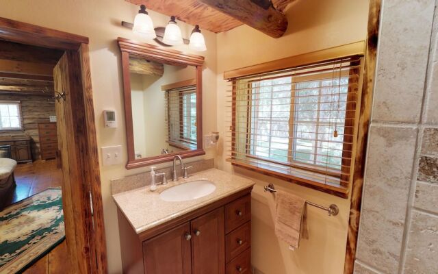 Stunning Apple Lane Log Cabin