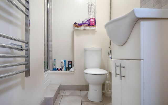 Saltwell Street Deluxe En Suite Room