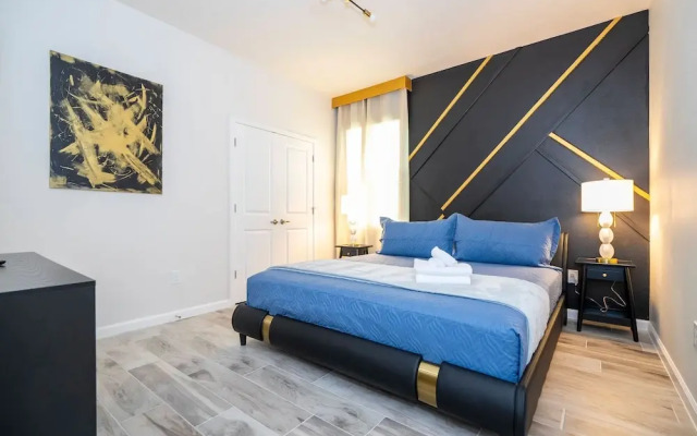 Stunning 15 Suites Close to Disney