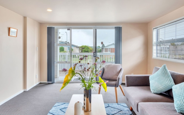 Sunny Three Bedroom Pakuranga Delight