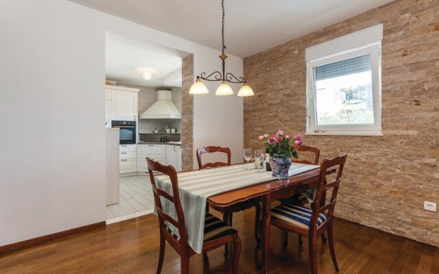 Awesome Home in Podstrana With Wifi and 2 Bedrooms