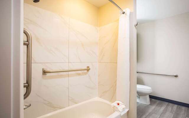 Microtel Inn & Suites by Wyndham Southern Pines / Pinehurst