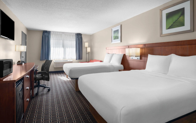 Travelodge by Wyndham Fargo West Acres