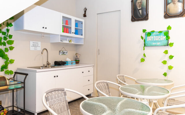 RedDoorz Hostel @ DI Panjaitan Simpang Lima