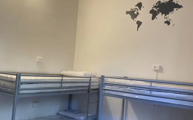 Newtown Hotel - Hostel