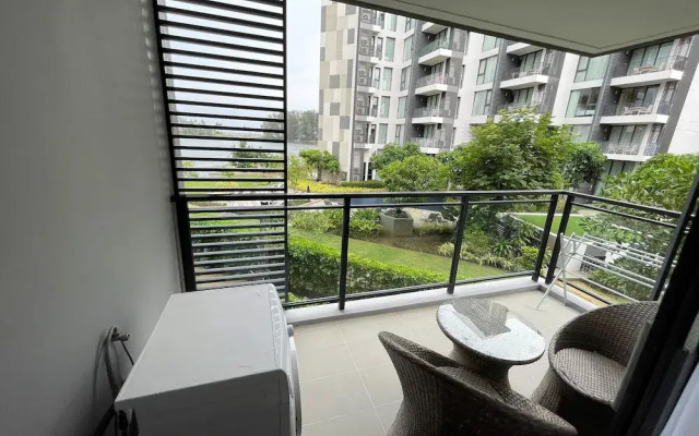 Modern apartment at Cassia by Lofty