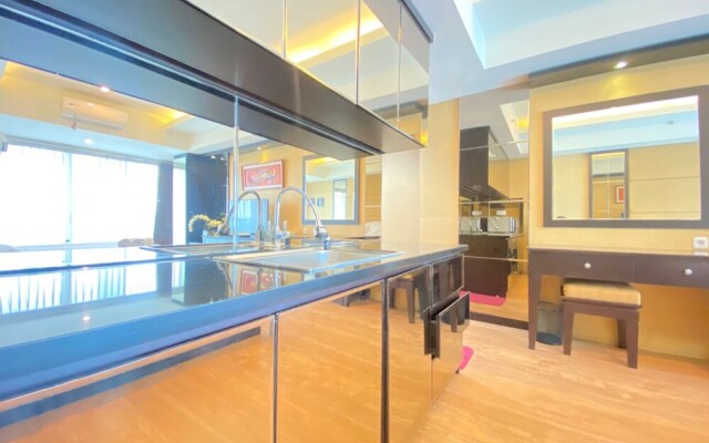 Stylish & Comfy Studio Room No Kitchen at Tamansari La Grande