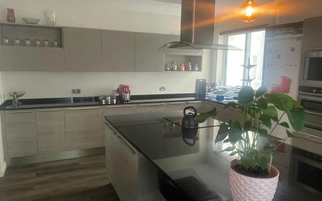 East West Apartment