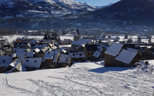 ST LARY-VIGNEC Joli petit appartement idéalament situé