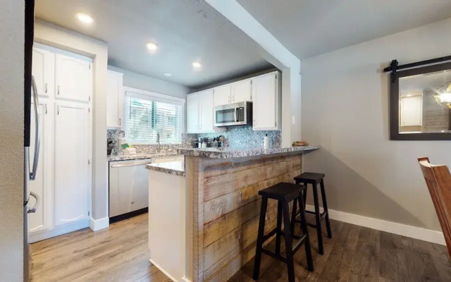 Mammoth Creek 13 1 Br Condo by RedAwning