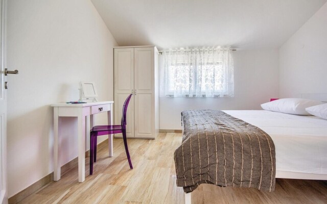 Awesome Home in Premantura With Wifi and 5 Bedrooms