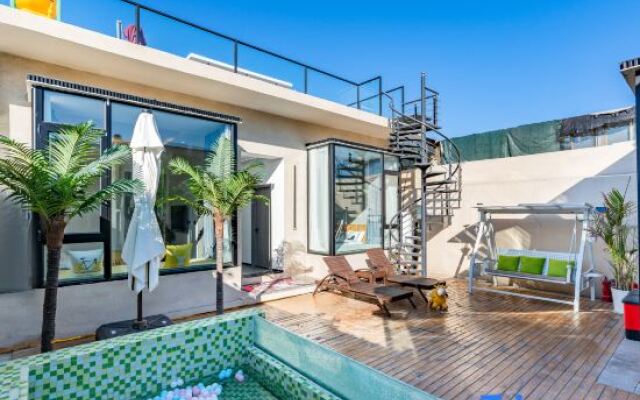 Qiqi Huaxi Homestay (Qinglongxia Scenic Area)