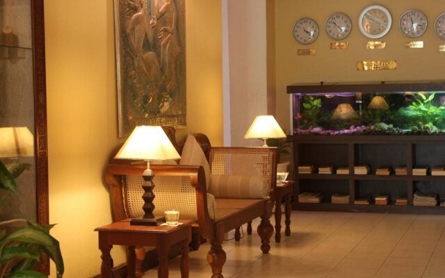 Ratnaloka Tour Inn