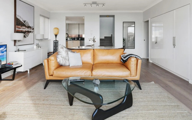 Darling Harbour Penthouse Views & Hot Tub