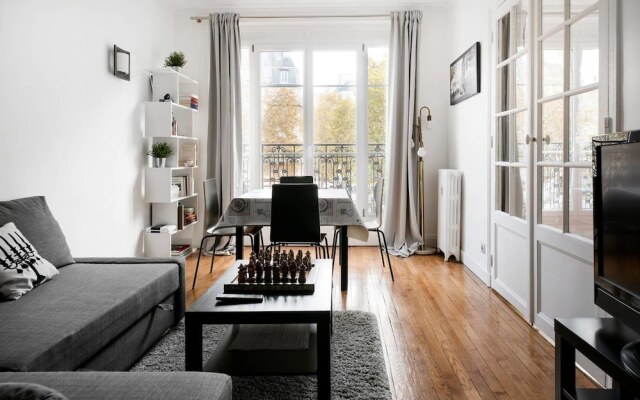 Bright Champerret Apartment Fits 4 in Paris 17th!