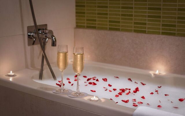 Golden Tulip Gurgaon - Sector 29