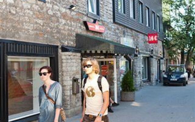 16 Euro Hostel
