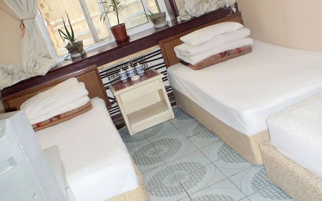 Guangwai Jingbin Hostel West Railway Station