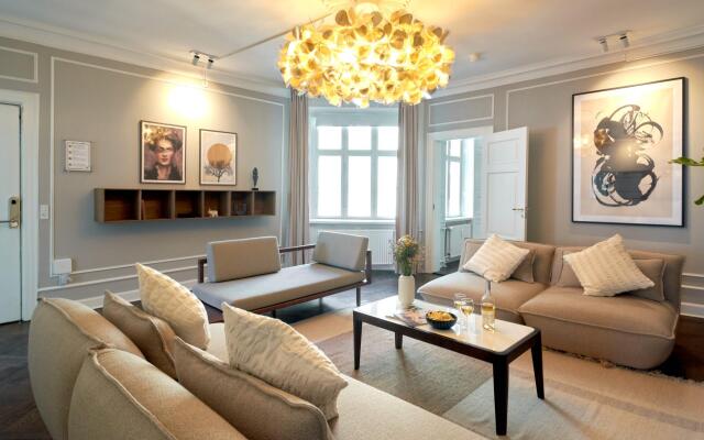 4br, Balcony, Extreme Location and Designer Apt