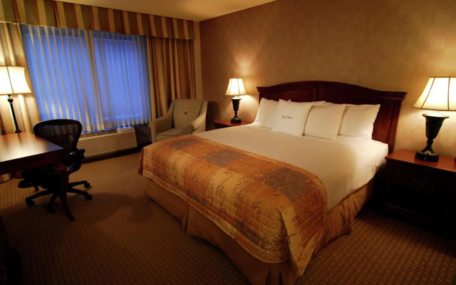 DoubleTree by Hilton Milwaukee - Brookfield