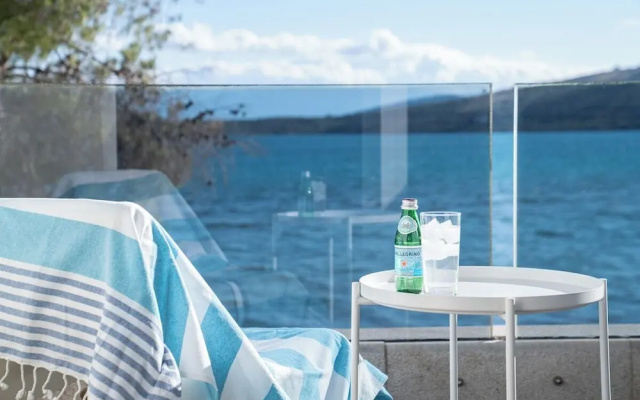 Luxury on the Water - Seaside Maisonette in Itea