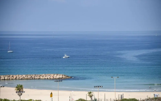Herzliya Seaside Charming Home by Sea N' Rent
