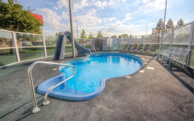 Motel 6 Lethbridge, AB