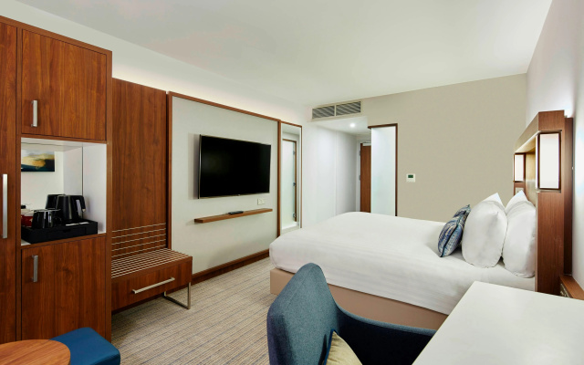 Courtyard by Marriott Luton Airport - Image 4