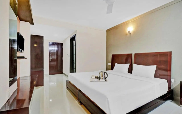 OYO Townhouse 80108 Aec Residency