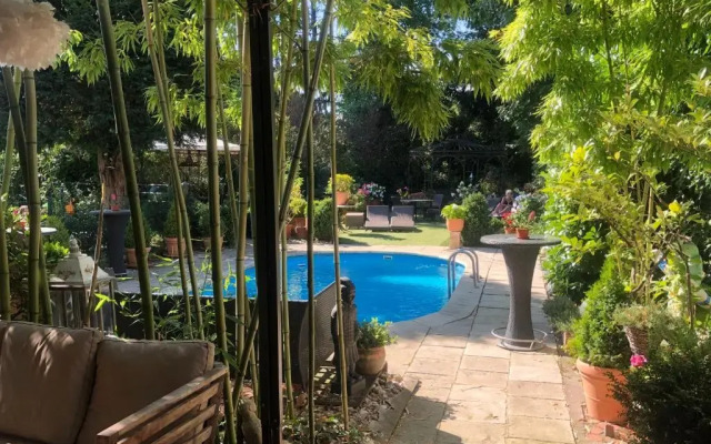 Hotel Ashley's Garden