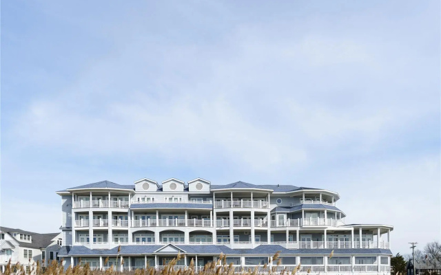 Madison Beach Hotel, Curio Collection by Hilton