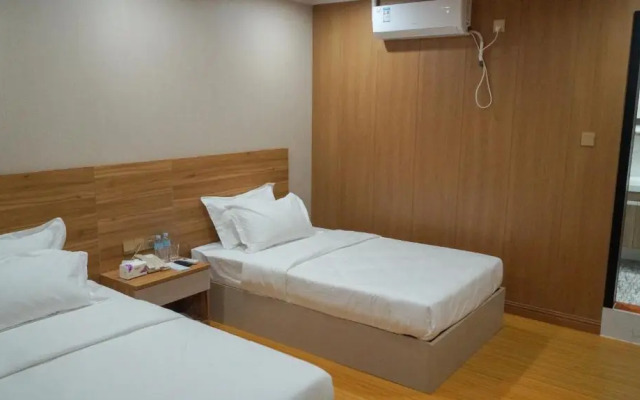 999 Traders Inn Hotel