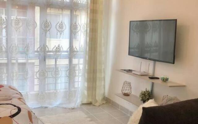 Cozy G54 Studio Apt with free WiFi & parking…
