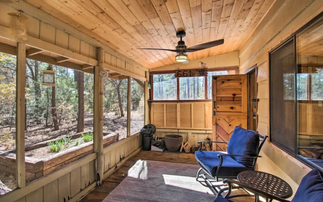 Deck & Grill: Pet-friendly Lakeside Cabin